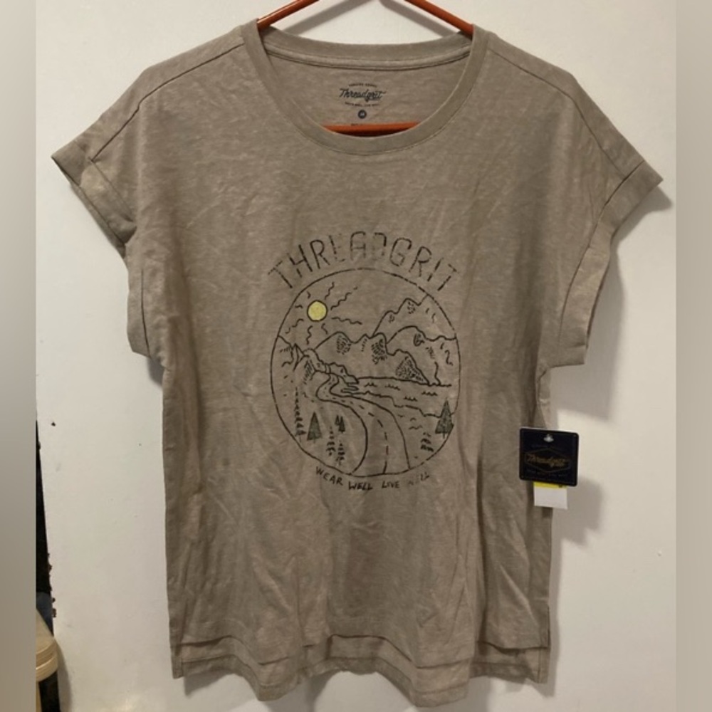 Threadgrit Women's Brown Graphic Top Short Sleeve T-Shirt Size Medium Cotton NWT